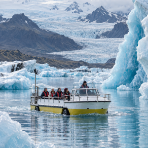 Navegación entre icebergs en Jökulsárlón, Iceland, Islandia, vitali tours, auroras boreales, glaciares.